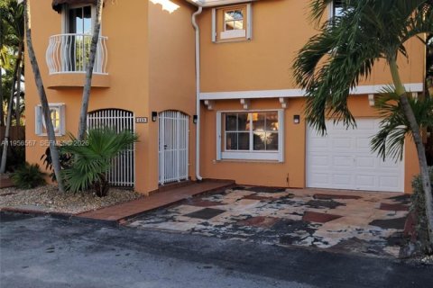 Casa en Miami, Florida 3 dormitorios, 145.86 m2 № 2010455