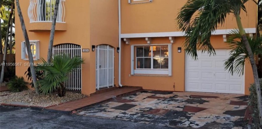 Casa en Miami, Florida 3 dormitorios, 145.86 m2 № 2010455