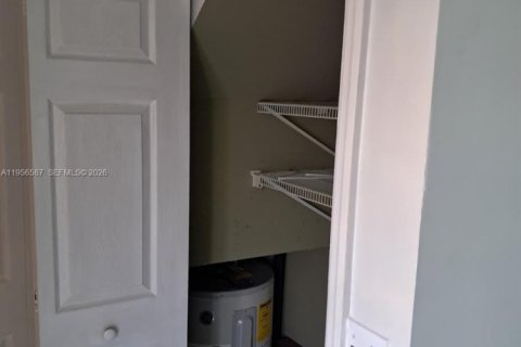 Casa en alquiler en Miami, Florida, 3 dormitorios, 145.86 m2 № 2010455 - foto 7