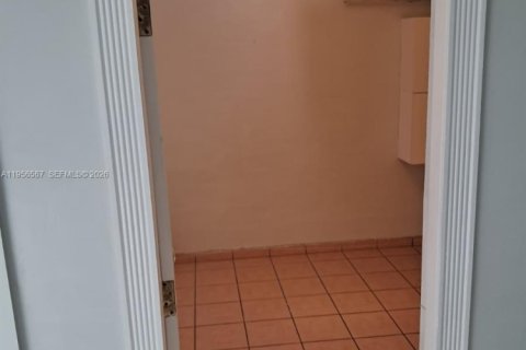 Casa en alquiler en Miami, Florida, 3 dormitorios, 145.86 m2 № 2010455 - foto 15