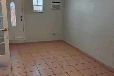 Casa en alquiler en Miami, Florida, 3 dormitorios, 145.86 m2 № 2010455 - foto 14