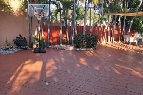 Casa en alquiler en Miami, Florida, 3 dormitorios, 145.86 m2 № 2010455 - foto 18