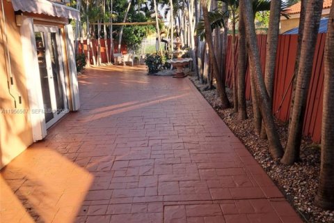 Casa en alquiler en Miami, Florida, 3 dormitorios, 145.86 m2 № 2010455 - foto 21