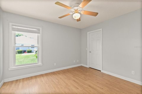 House in Mount Dora, Florida 4 bedrooms, 231.51 sq.m. № 1845046 - photo 24