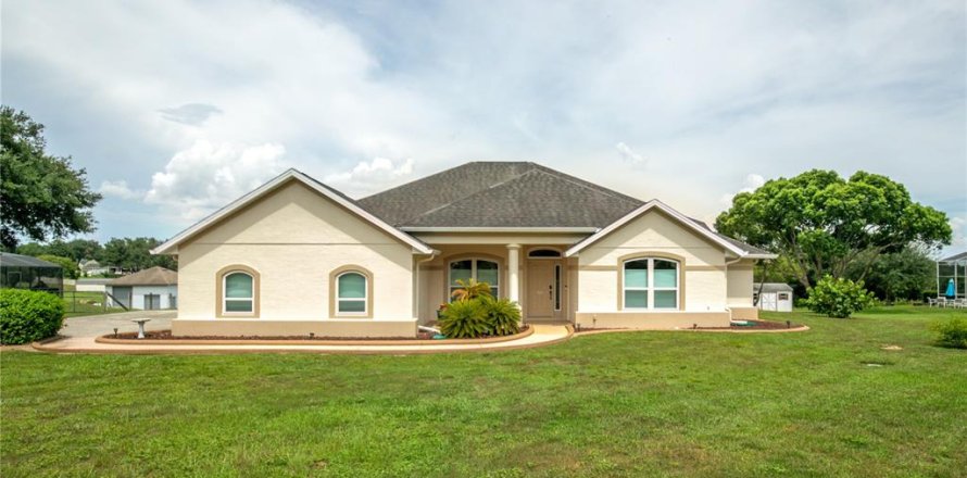 House in Mount Dora, Florida 4 bedrooms, 231.51 sq.m. № 1845046