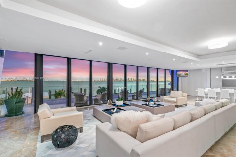 Villa ou maison à louer à North Bay Village, Floride: 6 chambres, 662.3 m2 № 1983361 - photo 12