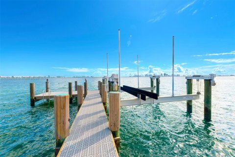 Villa ou maison à louer à North Bay Village, Floride: 6 chambres, 662.3 m2 № 1983361 - photo 10