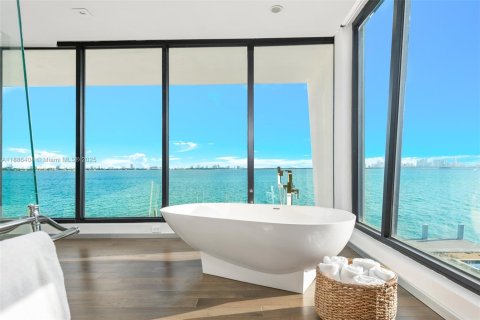 Villa ou maison à louer à North Bay Village, Floride: 6 chambres, 662.3 m2 № 1983361 - photo 18