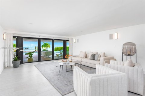 Villa ou maison à louer à North Bay Village, Floride: 6 chambres, 662.3 m2 № 1983361 - photo 30