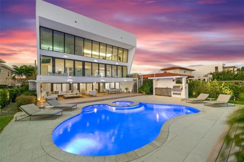 Villa ou maison à louer à North Bay Village, Floride: 6 chambres, 662.3 m2 № 1983361 - photo 3