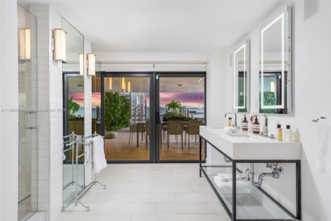 Villa ou maison à louer à North Bay Village, Floride: 6 chambres, 662.3 m2 № 1983361 - photo 27