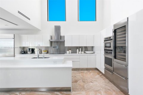 Villa ou maison à louer à North Bay Village, Floride: 6 chambres, 662.3 m2 № 1983361 - photo 13