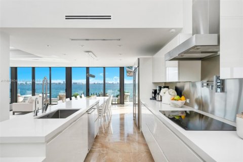 Villa ou maison à louer à North Bay Village, Floride: 6 chambres, 662.3 m2 № 1983361 - photo 14