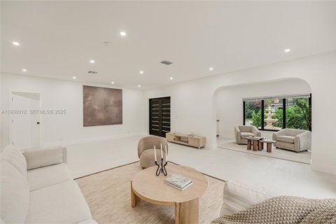 House in Miami, Florida 3 bedrooms, 265.42 sq.m. № 1989384 - photo 22