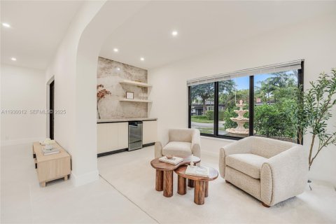 House in Miami, Florida 3 bedrooms, 265.42 sq.m. № 1989384 - photo 13