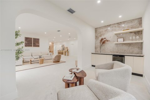 House in Miami, Florida 3 bedrooms, 265.42 sq.m. № 1989384 - photo 15