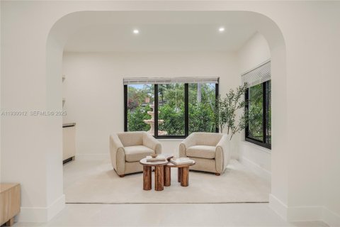 House in Miami, Florida 3 bedrooms, 265.42 sq.m. № 1989384 - photo 9