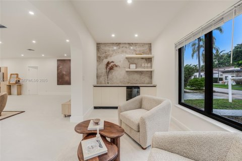 House in Miami, Florida 3 bedrooms, 265.42 sq.m. № 1989384 - photo 14