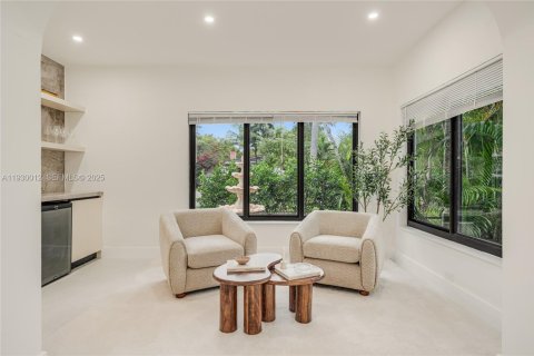House in Miami, Florida 3 bedrooms, 265.42 sq.m. № 1989384 - photo 10