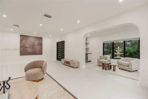 House in Miami, Florida 3 bedrooms, 265.42 sq.m. № 1989384 - photo 16