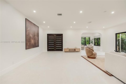House in Miami, Florida 3 bedrooms, 265.42 sq.m. № 1989384 - photo 18