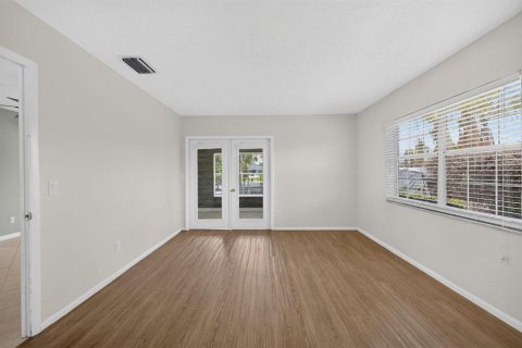 House in Port St. Lucie, Florida 4 bedrooms, 129.32 sq.m. № 2254408 - photo 18