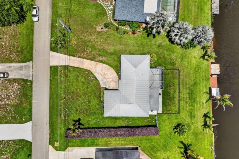 House in Port St. Lucie, Florida 4 bedrooms, 129.32 sq.m. № 2254408 - photo 30