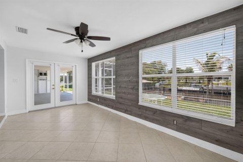 House in Port St. Lucie, Florida 4 bedrooms, 129.32 sq.m. № 2254408 - photo 14