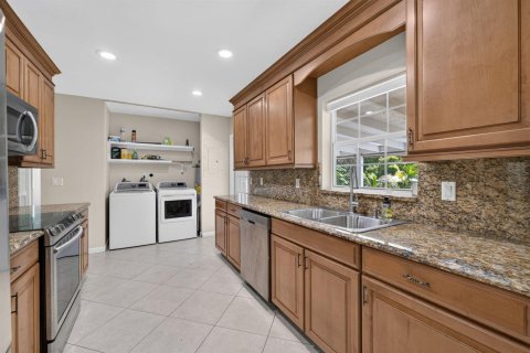 House in Port St. Lucie, Florida 4 bedrooms, 129.32 sq.m. № 2254408 - photo 6