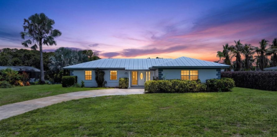 House in Port St. Lucie, Florida 4 bedrooms, 129.32 sq.m. № 2254408