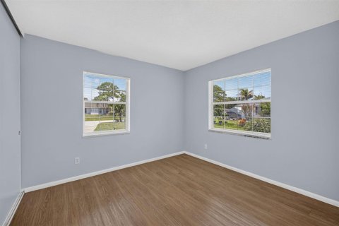 House in Port St. Lucie, Florida 4 bedrooms, 129.32 sq.m. № 2254408 - photo 22
