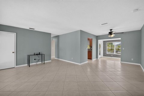 House in Port St. Lucie, Florida 4 bedrooms, 129.32 sq.m. № 2254408 - photo 8