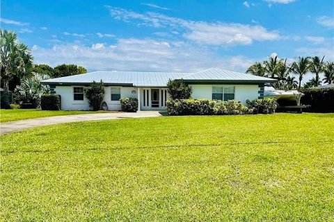 House in Port St. Lucie, Florida 4 bedrooms, 129.32 sq.m. № 2254408 - photo 2