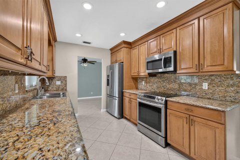 House in Port St. Lucie, Florida 4 bedrooms, 129.32 sq.m. № 2254408 - photo 7