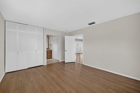 House in Port St. Lucie, Florida 4 bedrooms, 129.32 sq.m. № 2254408 - photo 19