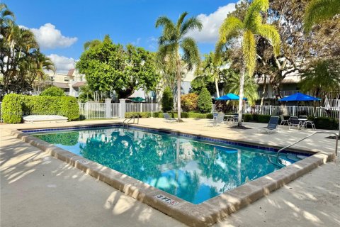Villa ou maison à louer à Miami, Floride: 2 chambres, 91.79 m2 № 1973199 - photo 22