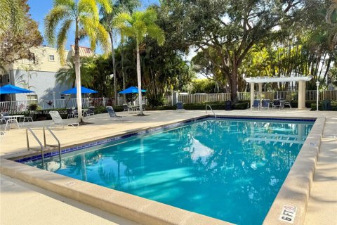 Villa ou maison à louer à Miami, Floride: 2 chambres, 91.79 m2 № 1973199 - photo 1