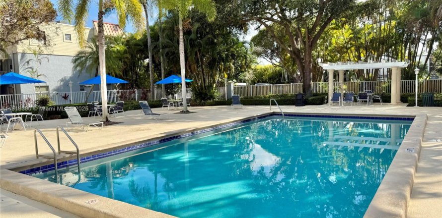 Villa ou maison à Miami, Floride 2 chambres, 91.79 m2 № 1973199