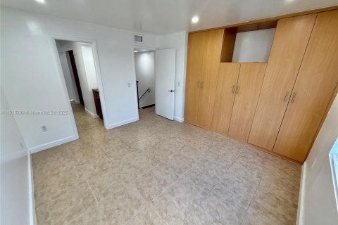 Villa ou maison à louer à Miami, Floride: 2 chambres, 91.79 m2 № 1973199 - photo 15