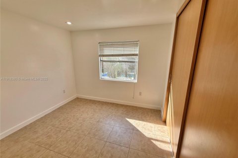 Villa ou maison à louer à Miami, Floride: 2 chambres, 91.79 m2 № 1973199 - photo 17