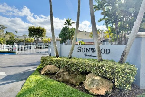 Villa ou maison à louer à Miami, Floride: 2 chambres, 91.79 m2 № 1973199 - photo 3