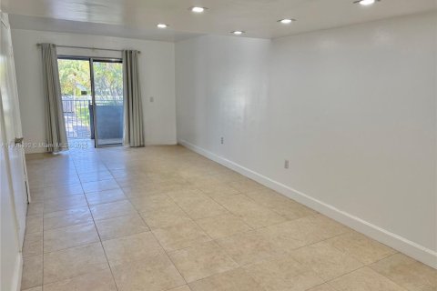 Villa ou maison à louer à Miami, Floride: 2 chambres, 91.79 m2 № 1973199 - photo 7