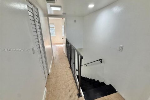 Villa ou maison à louer à Miami, Floride: 2 chambres, 91.79 m2 № 1973199 - photo 14