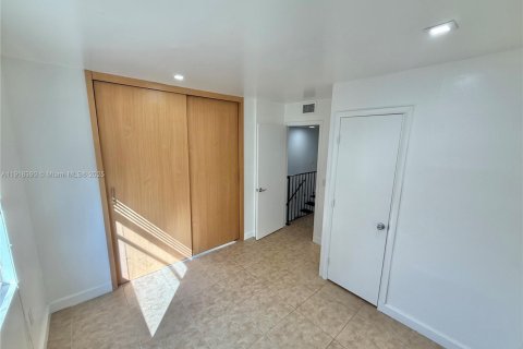 Villa ou maison à louer à Miami, Floride: 2 chambres, 91.79 m2 № 1973199 - photo 18