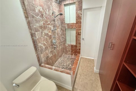 Villa ou maison à louer à Miami, Floride: 2 chambres, 91.79 m2 № 1973199 - photo 20