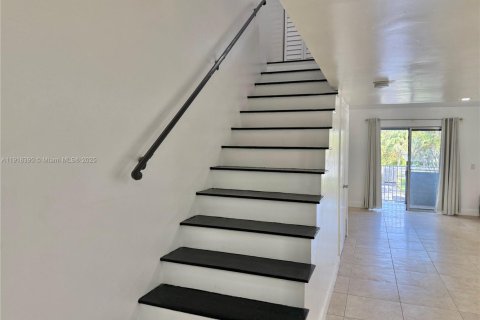 Villa ou maison à louer à Miami, Floride: 2 chambres, 91.79 m2 № 1973199 - photo 13