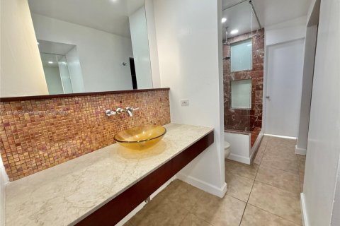 Villa ou maison à louer à Miami, Floride: 2 chambres, 91.79 m2 № 1973199 - photo 19