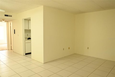 Condo in Largo, Florida, 1 bedroom  № 1541378 - photo 3