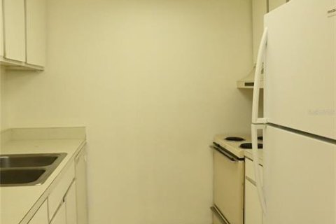 Condo in Largo, Florida, 1 bedroom  № 1541378 - photo 6