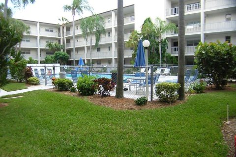 Condo in Largo, Florida, 1 bedroom  № 1541378 - photo 16